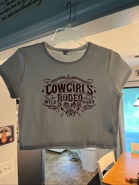 GARAGE Cowgirls Rodeo Graphic Crop Tee - White XL